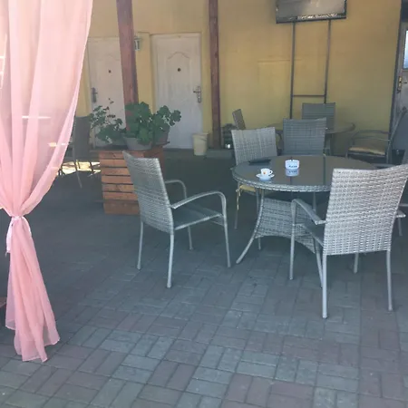 Smestaj Grof Mrcajevci Гостевой дом Gusta Meda