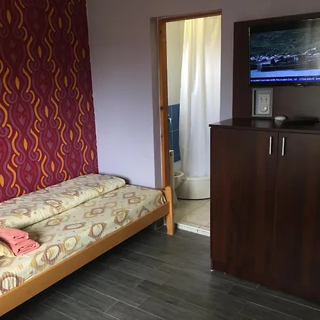 Smestaj Grof Mrcajevci Гостевой дом Gusta Meda